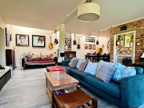 Quirky Luxury Barn Sleeps 8, Pet Friendly