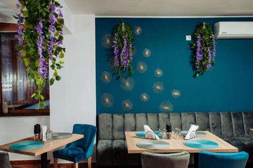 Hotel-Apartments Roxy&Maryo – Eforie Nord, CA