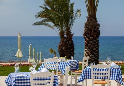 King Evelthon Beach Hotel & Resort - image 2
