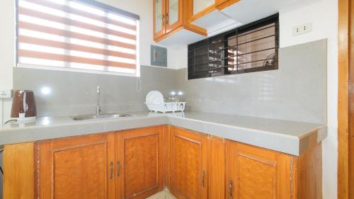 Reddoorz @ Alquiza Residences Paranaque - 주방