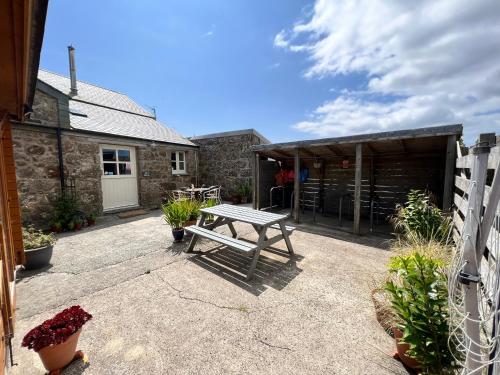 Exterior view, Lands End Hostel and B&B in Penzance