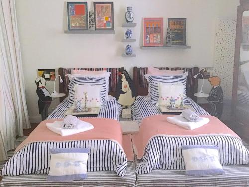 2 twin beds