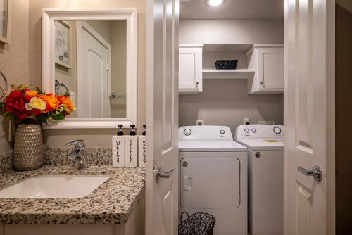 2 Stylish 3BR Galleria-Downtown Free Parking in Houston, USA