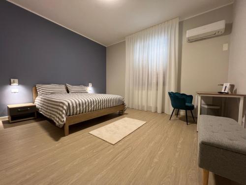 Double Room image 6