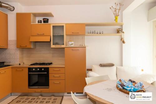 virtuve, Casa Liviya - Appartamento con vista lago in Madonna Del Sasso