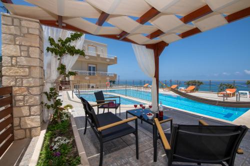 Swimming pool, Sunrise Apartments in Itanos
