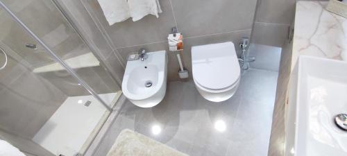 Double Room image 7