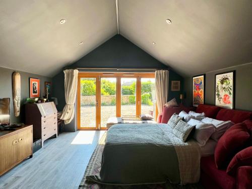 Quirky Luxury Barn Sleeps 8, Pet Friendly