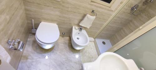 Double Room with Private External Bathroom image 4