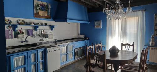 keuken, Casa rural con piscina privada in Casar De Palomero