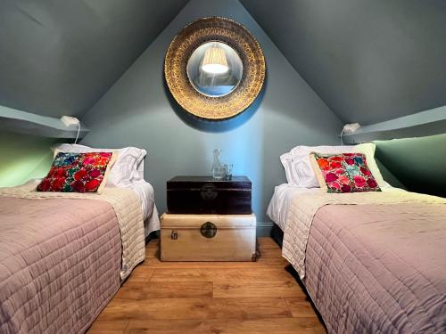 Quirky Luxury Barn Sleeps 8, Pet Friendly