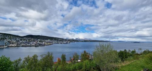 Central apartment with a view! - Apartment - Harstad