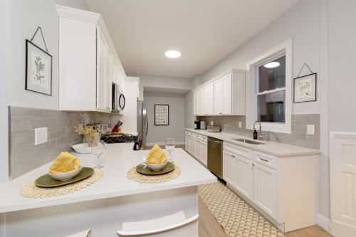 The East Rock, 4BR, On-site Parking, Washer & Dryer, Walk to Yale