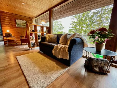 Laimjala Guesthouse with a Cozy Lounge and Terrace in Saaremetsa