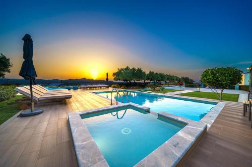  Mythic Olive villa - Heated Pool - Amazing view, Pension in Perivólia