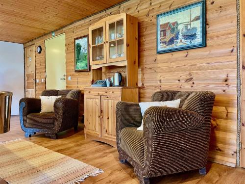 Laimjala Guesthouse with a Cozy Lounge and Terrace in Saaremetsa