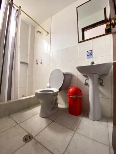Single Room image 6