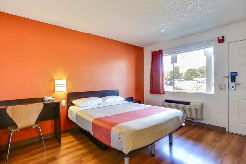 Motel 6-Oakland, CA - Embarcadero