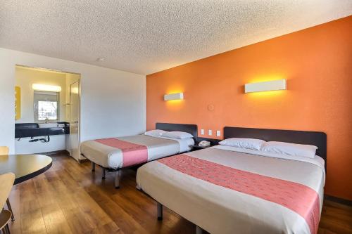 Motel 6-Oakland, CA - Embarcadero