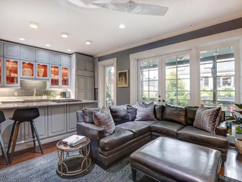 Beautiful Estate Home Facing Monterey Square - image 13