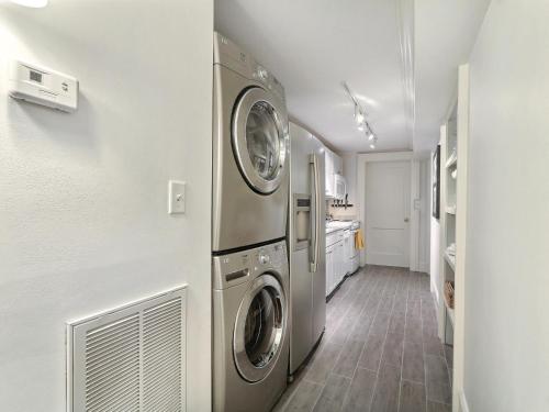 Beautiful Estate Home Facing Monterey Square - image 11