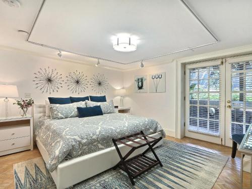 Beautiful Estate Home Facing Monterey Square - image 10
