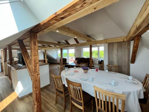 Apartmenthaus Landeskrone Dresden für Gruppen bis 20 Personen, 2 Wohnungen, Sauna, Dachterrasse & Garten in Dresden, Deutschland