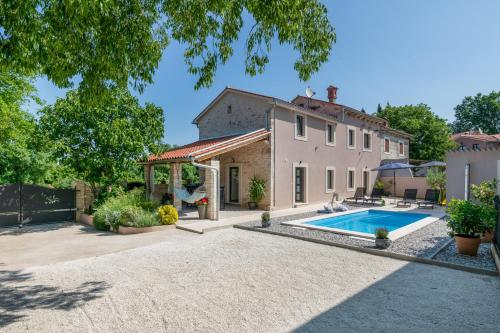 Villa Ena with private pool - Accommodation - Pinezići