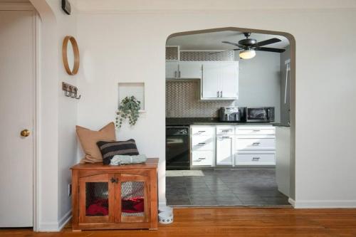 Parma Home w/ Hot Tub and Arcade room! in بروكلين - أوهايو