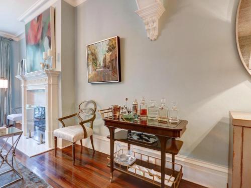Gorgeous New Home on Monterey Square - image 2