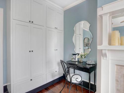 Gorgeous New Home on Monterey Square - image 12