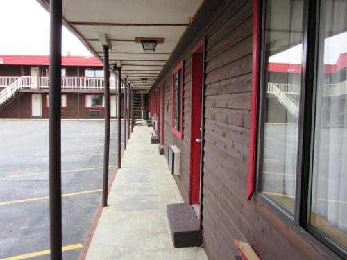 ทางเข้า, Travelers Lodge in เวสส์ เยลโลว์สโตน (MT)