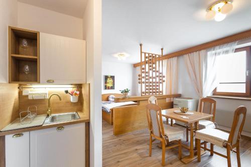 廚房, Samoobslužný hotel Vydra (Samoobsluzny hotel Vydra) in 簡妮