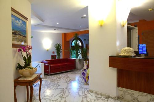 Фойє, Hotel Pisacane in Сапрі