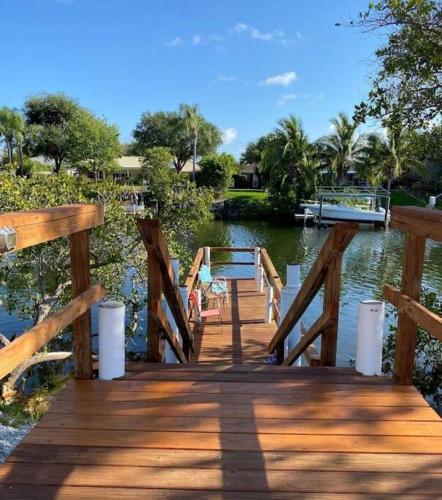 Tranquil Waterfront 2/1 in North Palm Beach