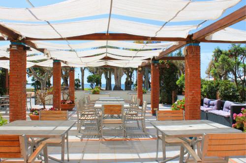 Зовнішній вигляд готелю, Hotel Pisacane in Сапрі