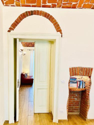  Exquisitely renovated and centrally located apartment with free parking in Turin