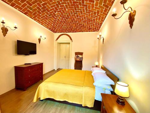  Exquisitely renovated and centrally located apartment with free parking in Turin
