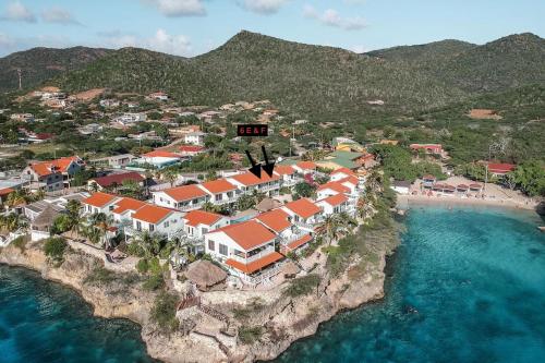 . Lagoon Ocean Resort 2 bdrm/2bath with beach access