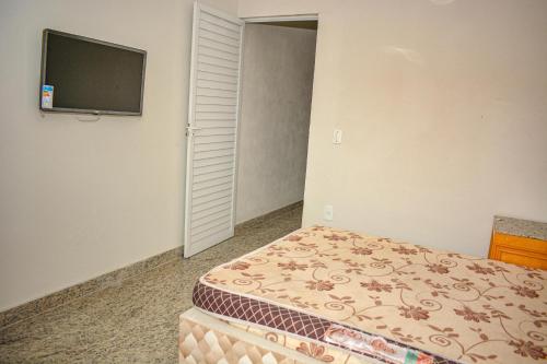 Economy Triple Room image 7