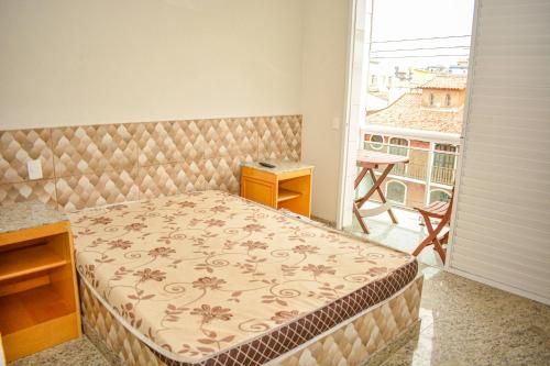 Economy Triple Room image 4