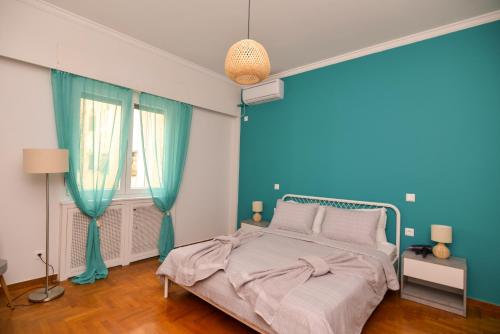 Athens central studio in front of Syntagma metro 4