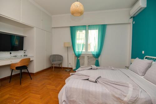 Athens central studio in front of Syntagma metro, Ateny