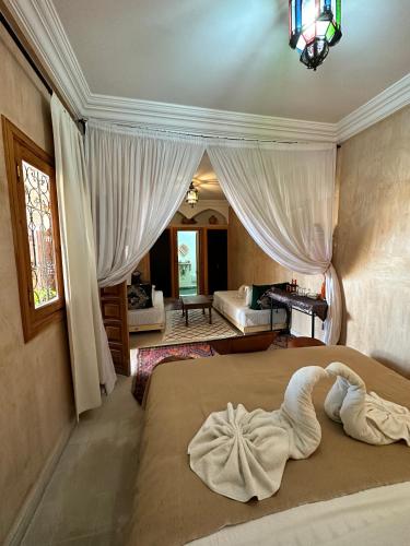 room detail thumbnail 2
