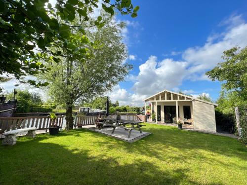 NEW - Private Cabin - on a lake near Amsterdam 1