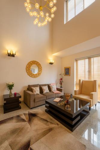 Stylish 2BHK apartment with highspeed WiFi & kitchen near Golf Course Road, GGN, Gurgaon