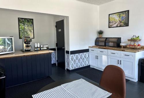Budget Host East End Riverhead