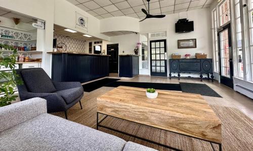 Budget Host East End Riverhead