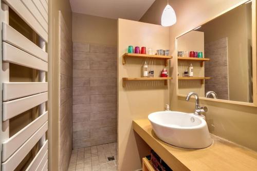 Bathroom, Superbe villa d'architecte a 1h de Paris in La Chapelle-la-Reine