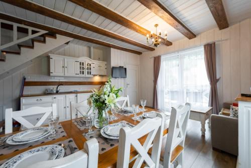2 bedrooms, 5 beds